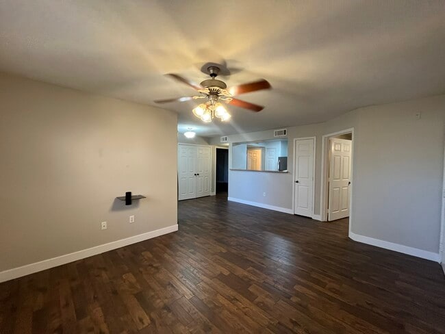 Building Photo - 555 E Silverado Ranch Blvd