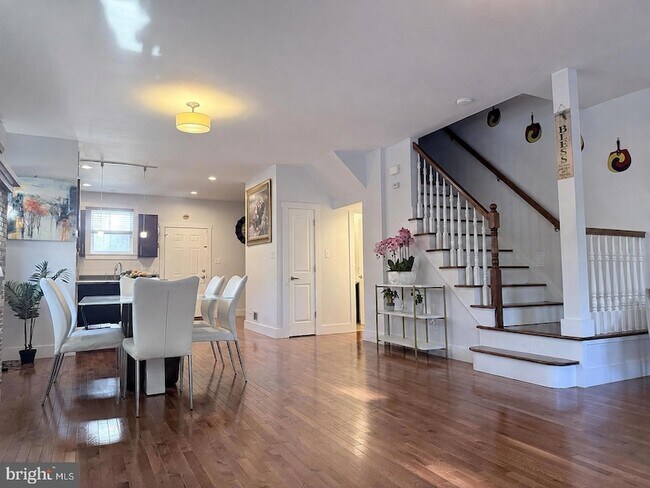 Building Photo - 457 S 6th St
