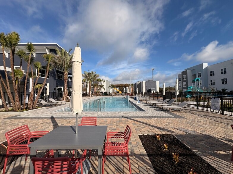 Building Photo - 52 at Park