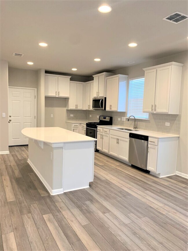 Building Photo - 4-bedroom Home in Vistas of Austin Communi...