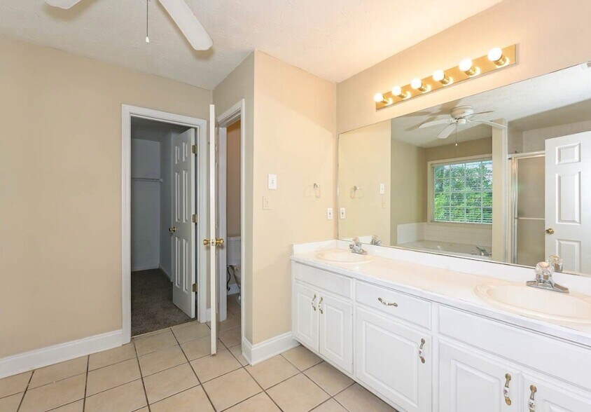 Building Photo - 315 Meadow Gate Ct