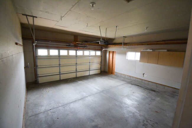 Building Photo - 4 bed 2 bed Home For Rent NOW Near Gibbs a...