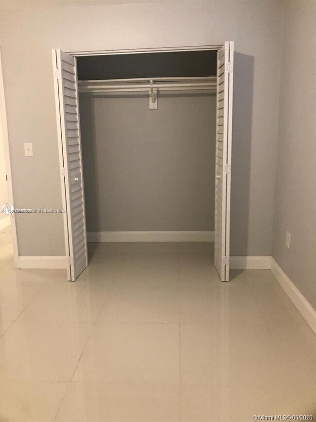 Building Photo - 1479 NW 16th St