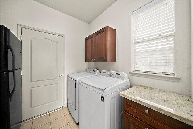 Building Photo - 14807 Swift River Ln