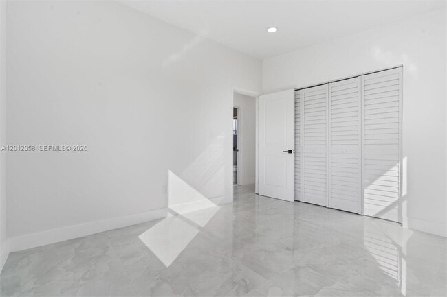 Building Photo - 4041 NE 15th Terrace