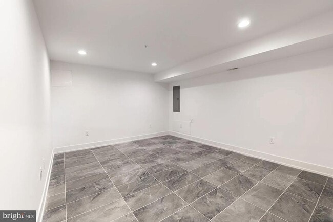 Building Photo - 2055 Tasker St