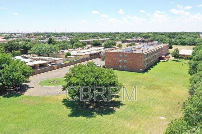 Building Photo - 2601 York Ave