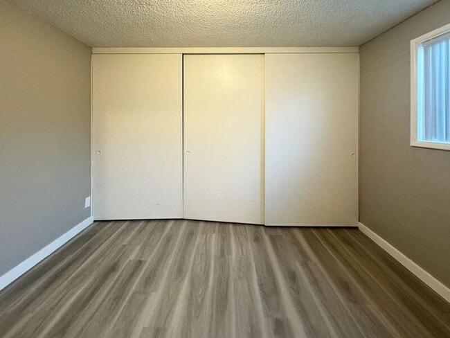 Building Photo - 1117 W 6th Ave