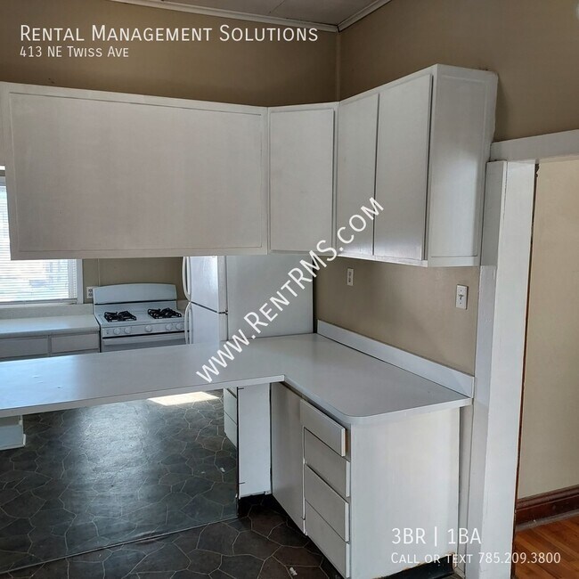 Building Photo - 413 NE Twiss Ave