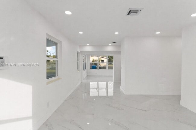 Building Photo - 4685 SW 33rd Dr