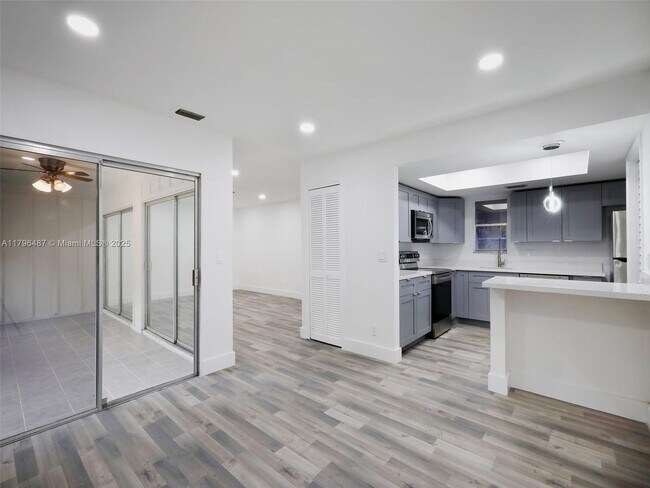 Building Photo - 1901 Coquina Way