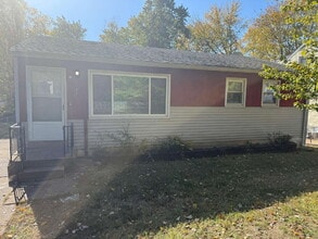 Building Photo - Spacious 3-Bed, 2-Bath Home for Rent in St...