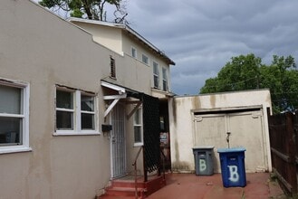 Building Photo - W20th 1011 #B