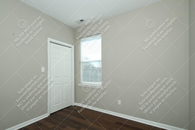 Building Photo - 330 N Randolph St A