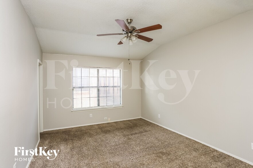 Building Photo - 4368 Saugus Dr