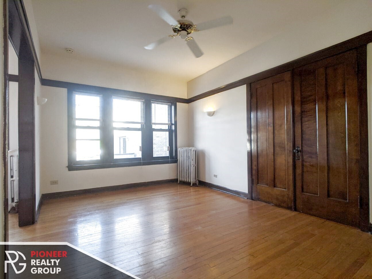 Building Photo - 822 W Waveland Ave