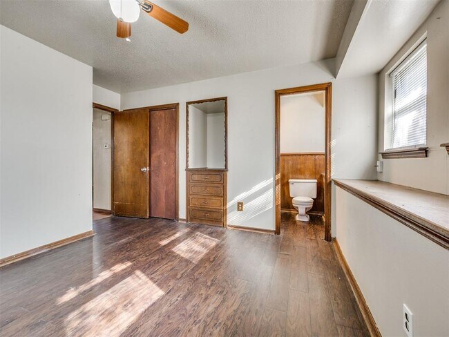 Building Photo - 837 Briarlane Rd