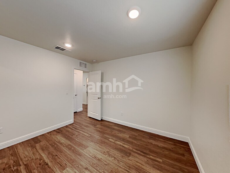 Building Photo - 9653 N Avenida Lucena