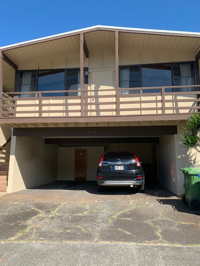 Building Photo - Waialae-Kahala Spacious 3 bedroom & Den, 2...