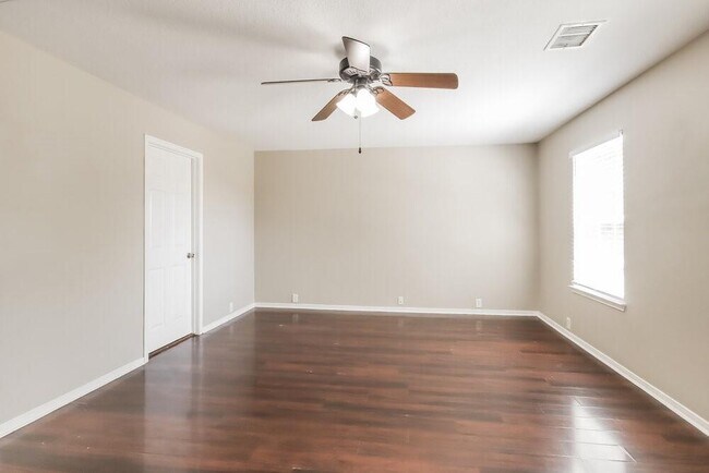 Building Photo - 19119 Royal Isle Dr