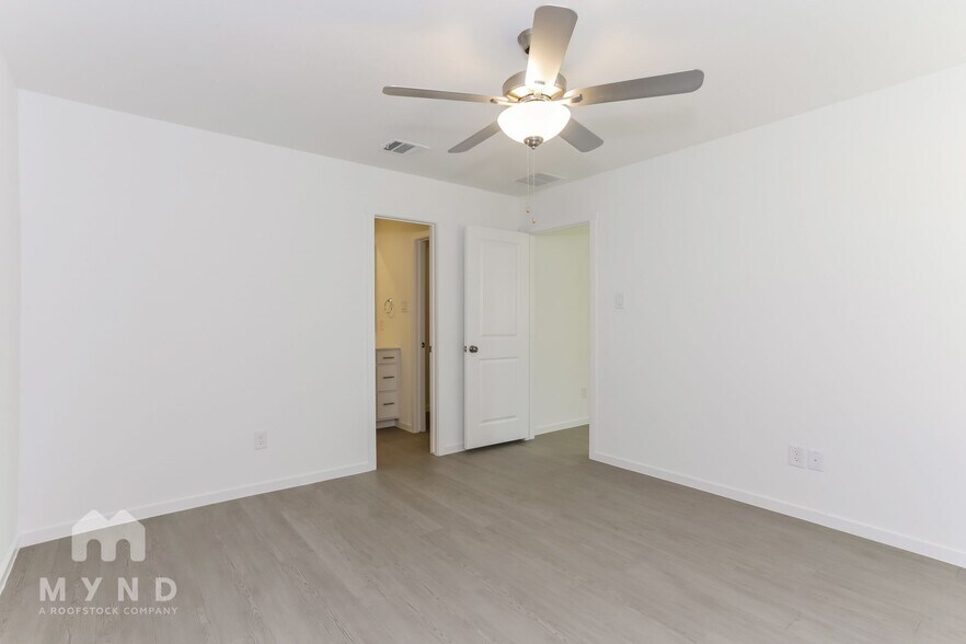 Building Photo - 2732 Ctr Crk Ln