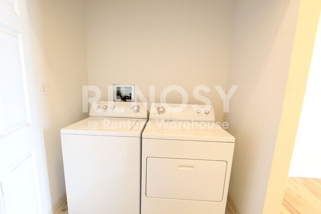 Building Photo - Spacious Penthouse Loft Garage Parking Included in Price!  - 3rd and Broadway in the Heart of Den...