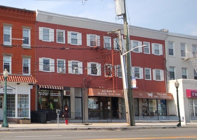 Building Photo - 142 W Boston Post Rd