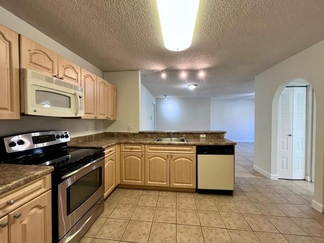Building Photo - 5681 Riverside Dr