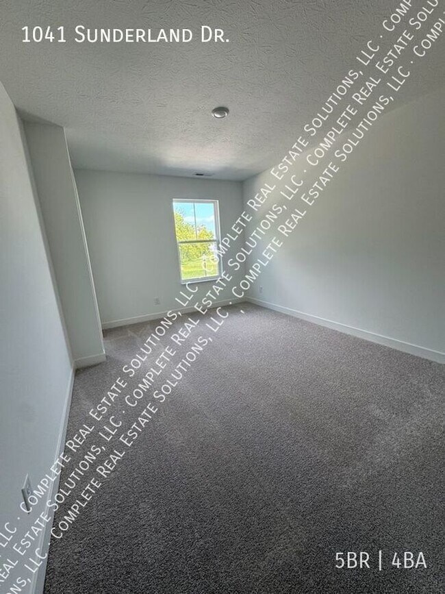 Building Photo - 1041 Sunderland Dr