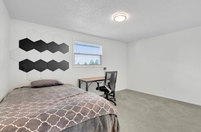 Building Photo - Charming Unfurnished Spokane Home with Large Shop in a Prime Northwest - Unfurnished