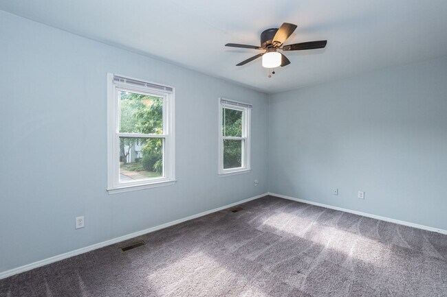 Building Photo - 3 Bedroom Townhouse Near Downtown Durham
