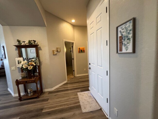 Building Photo - 3 BR Furnished w/Utilities-Vacation Rental- Laughlin Ranch