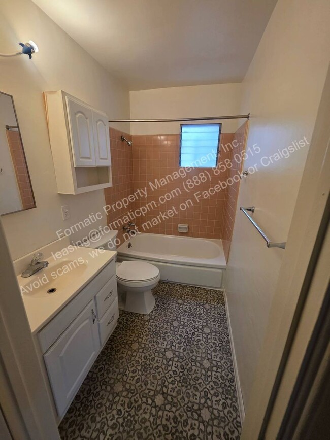 Building Photo - 1720 La Senda Pl