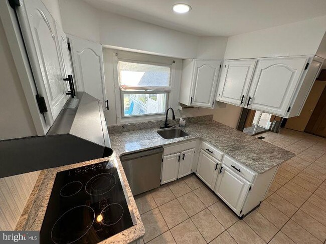 Building Photo - 2901 Tarragon Ln