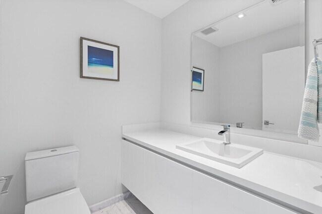 Building Photo - 701 S Fort Lauderdale Beach Blvd