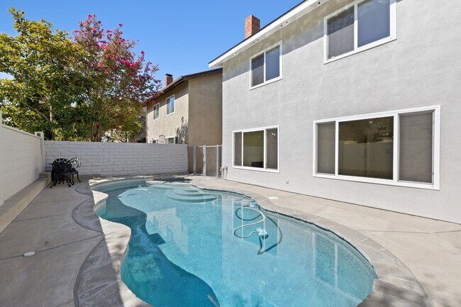 Building Photo - Beautifully Updated Home in Lake Lindero