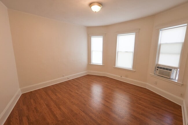 Building Photo - 421 Seaver St