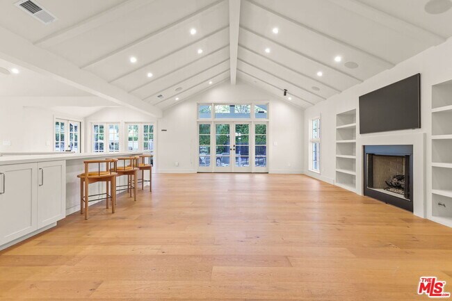 Building Photo - 17620 Camino De Yatasto