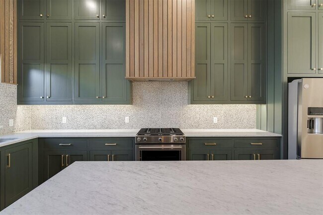 Building Photo - 827 NW 8th St