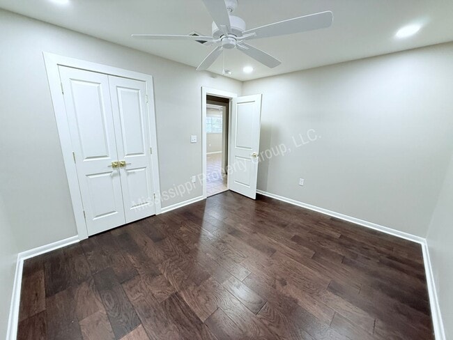 Building Photo - Renovated 2BR/1BA For Rent