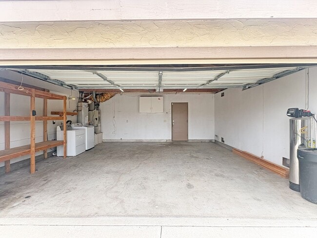 Building Photo - SD: Comfortable 3BD/2BA Home in Oceanside with Community Pool, 2-Car Garage & Walking Trails