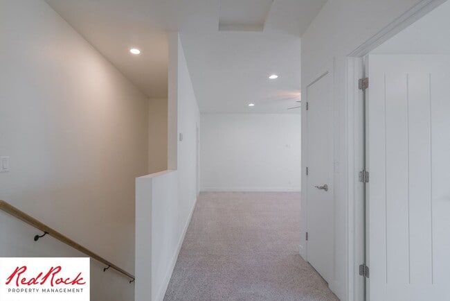 Building Photo - Pet Friendly 4 Bedroom Little Valley Home ...