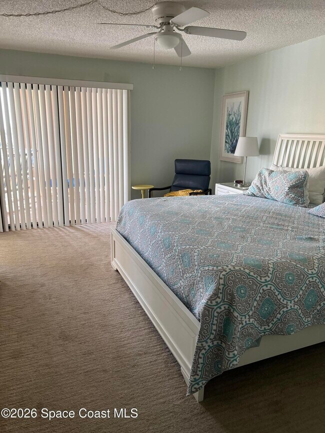 Building Photo - 8494 Ridgewood Ave