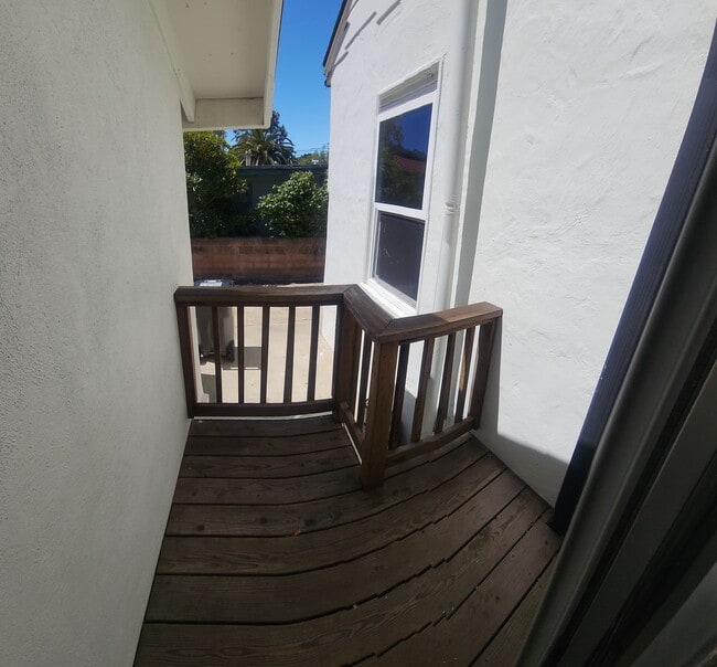 Building Photo - 7 Bedroom 3 bath home close to POLY!!!!