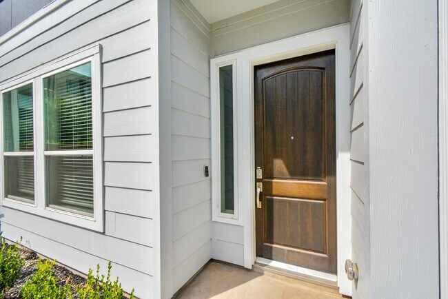 Building Photo - 731 Strawberry Pines Ct