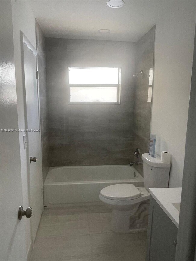 Building Photo - 5111 W Oakland Park Blvd