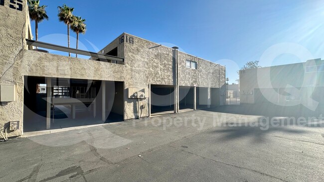 Building Photo - 2662 N 43rd Ave