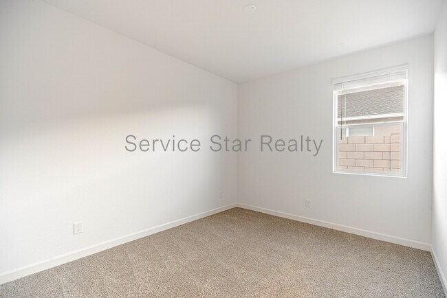 Building Photo - 5549 E Cinder Ln