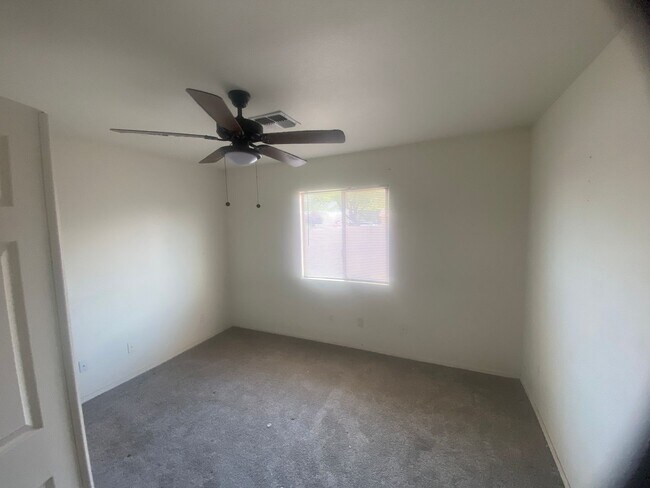 Building Photo - Corner Lot