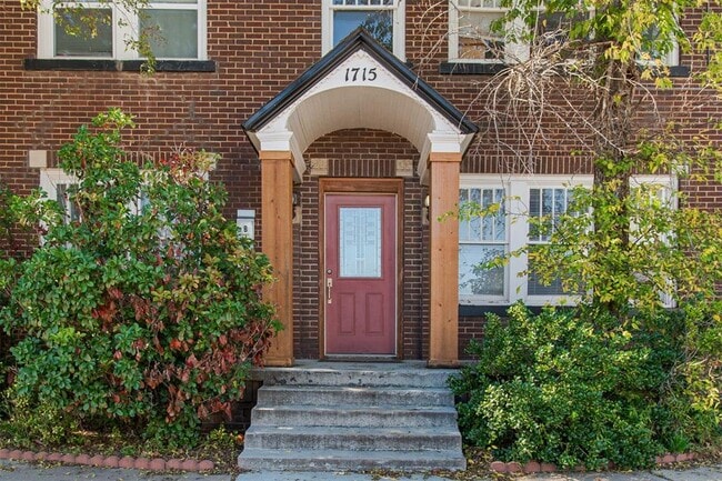 Building Photo - 1715 N Douglas Ave